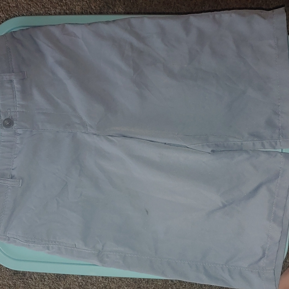 Under Armour golf shorts size 16